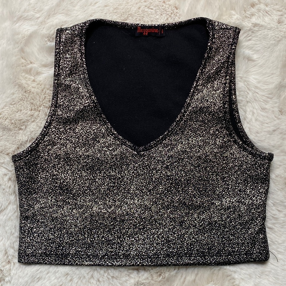 Vintage Mezzanine USA. Black and metallic gold crop top. Stretchy fit.